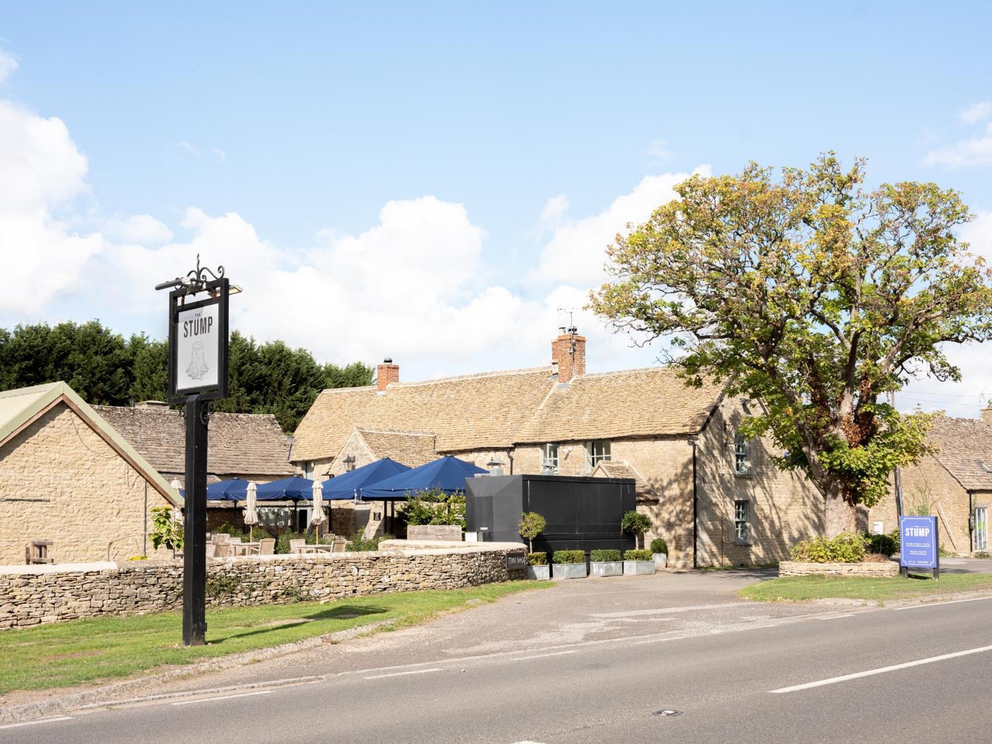 The Stump Hotel Cirencester Exterior photo