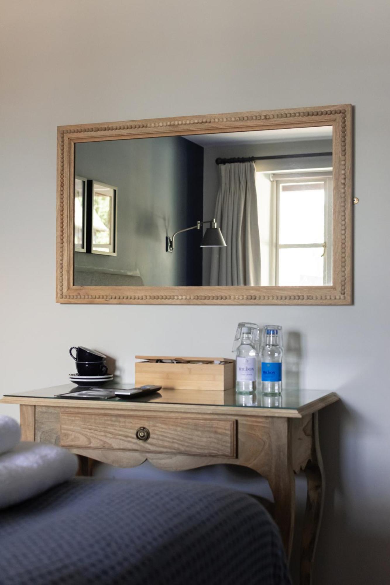 The Stump Hotel Cirencester Room photo