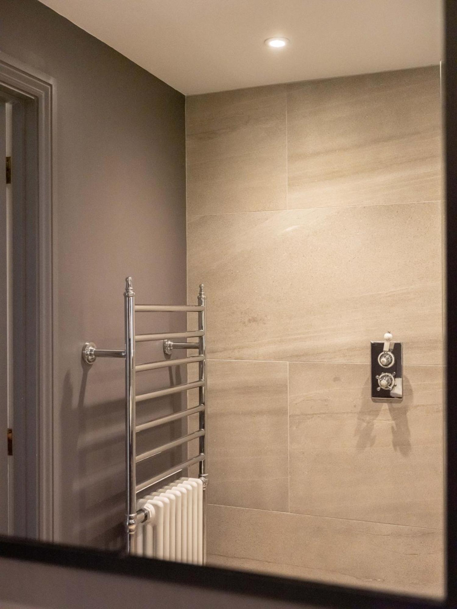 The Stump Hotel Cirencester Room photo
